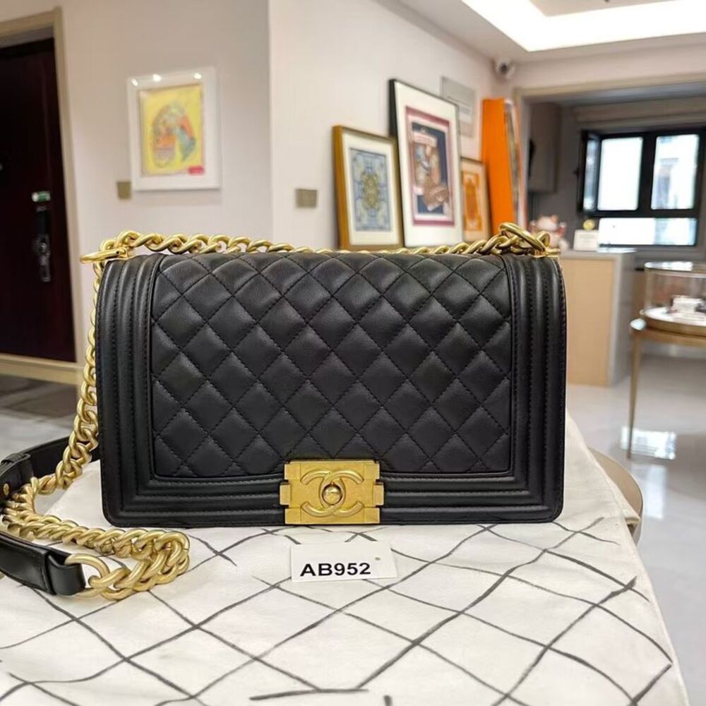 Chanel Women Pre-Loved Bag Very Good Condition - Picture 1 of 9